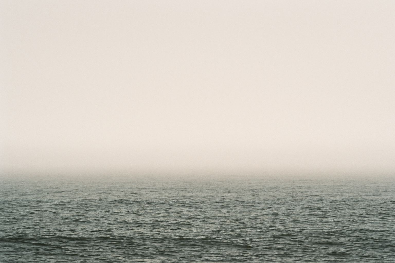 Reading the day. Coastal surface and light, photographed as material.